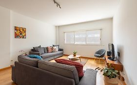 Modern Apartment In Parque Das Nacoes